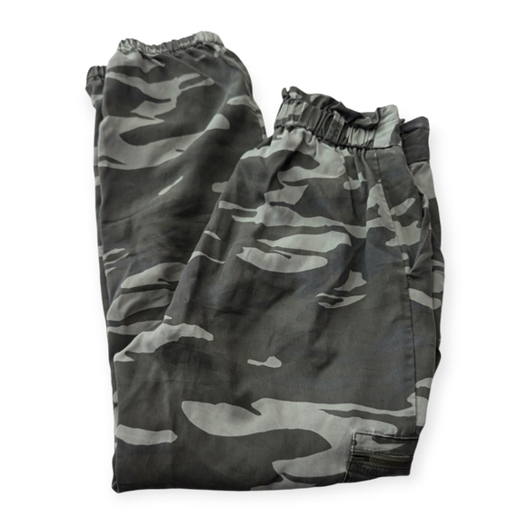 Express Extreme High Rise Cropped Camo Paper Bag Jogger Pants Women's Size XS - Picture 11 of 11
